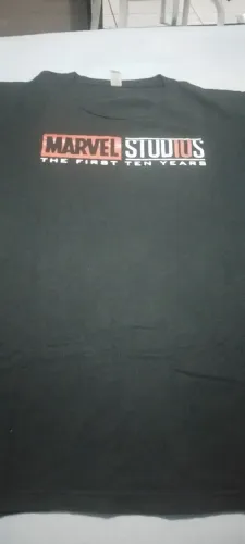 Camiseta de algodão da Marvel Studios (G; Pouquíssimo usada)