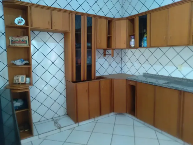 COZINHA EM MADEIRA MACIÇA