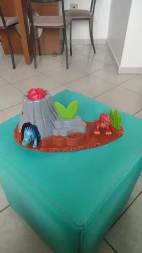 Dinossauro vulcão play