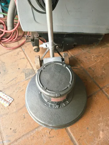 Vendo lavadora de piso marca certec modelo 350