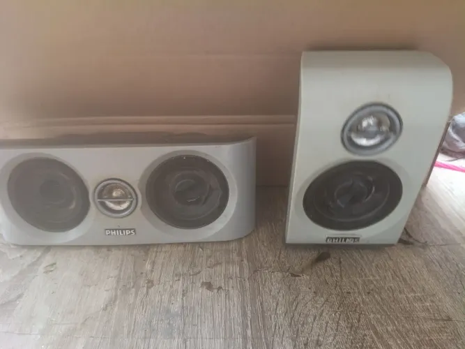 caixas de som Philips ,não testei,só tem essas duas