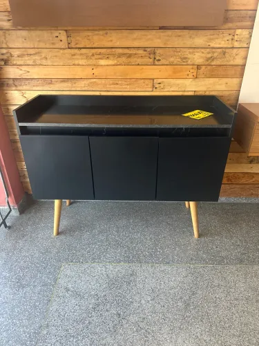 Buffet moderno com 3 portas
