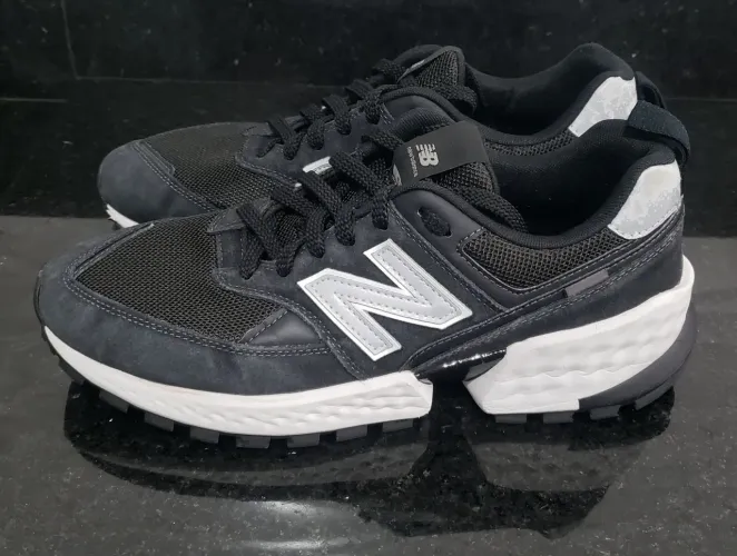Tênis Preto da Marca New Balance