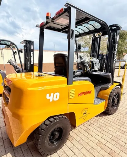 Empilhadeira a diesel 4.0 Ton Nova, torre riplex 4.8 Mts