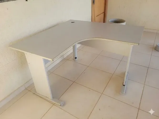 mesa em L cinza usada