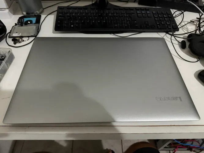 Notebook Lenovo i7 8geracao tela 17?