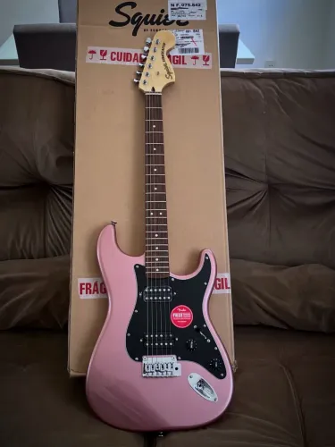Na caixa! Squier Burgundy Mist 2021