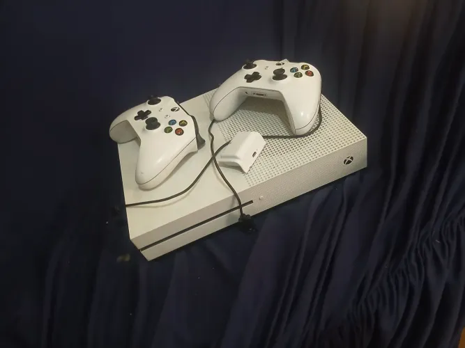 Vendo xbox one s seminovo