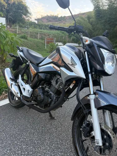 Vendo Titan 2022 super nova
