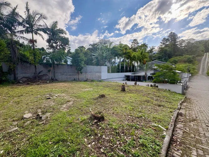 Terreno 300m2 em bairro nobre