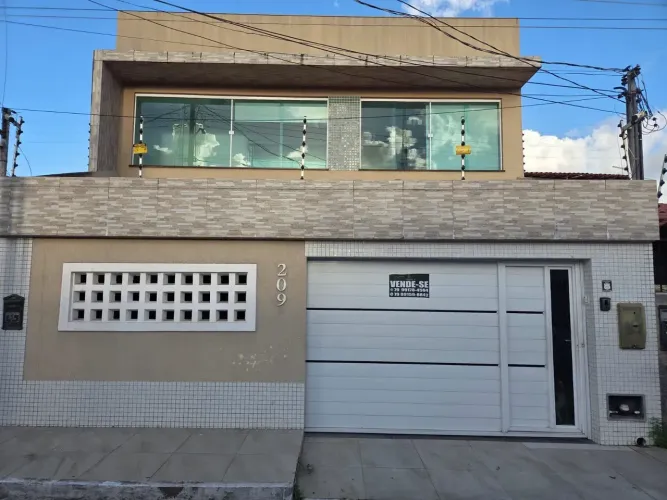 Casa à venda na Rua Bitencourt Sampaio, Bairro Pereira Lobo