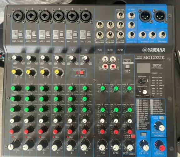 Mesa de Som Yamaha 12 Canais