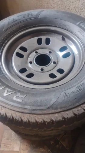 Rodas 16 f1000 apenas 2.300 vai de brinde os pneus roda igual zera