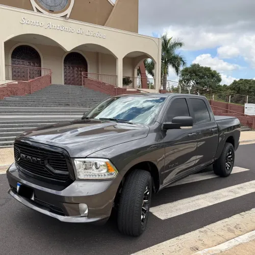 Ram Classic Laramie Night Edition 5.7 V8 16V Gasolina 4X4 Aut. 2023