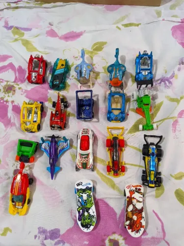 Lote 7 Hotwheels.