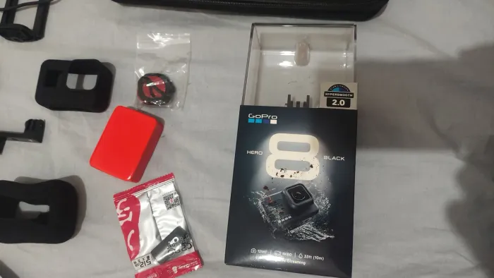 Vendo câmera de ação Gopro Hero 8 + acessórios 