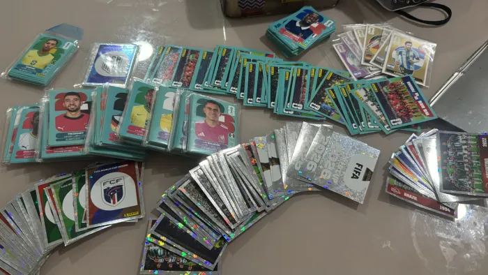 Vendo figurinhas valores no privado