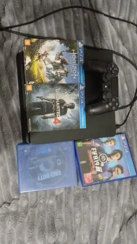 Ps4 Slim 500GB Acompanhado de 4 jogos mídia física e um controle