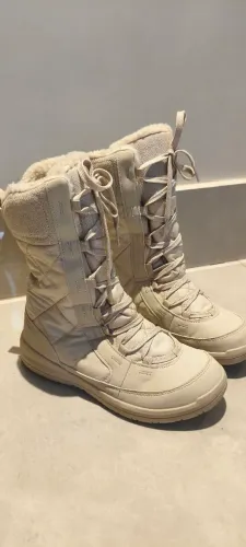 Bota neve Quechua