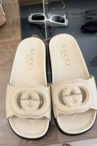 VENDO SANDÁLIA GUCCI