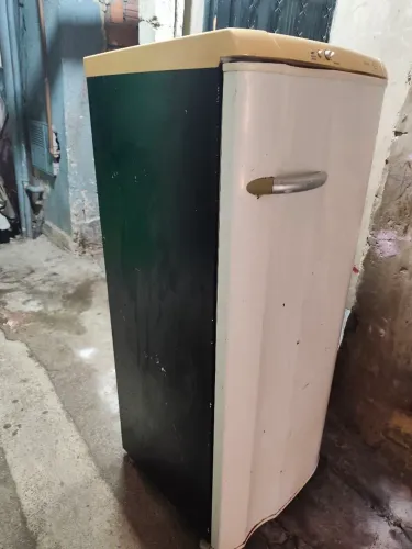 Vende se essa geladeira Eletrolux