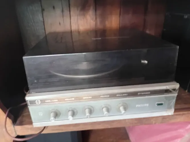 Toca disco Philips 547