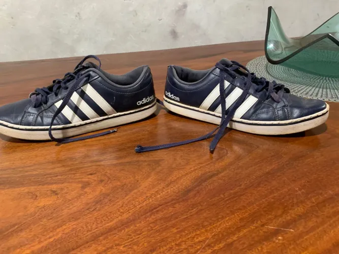 Tênis Adidas de couro original