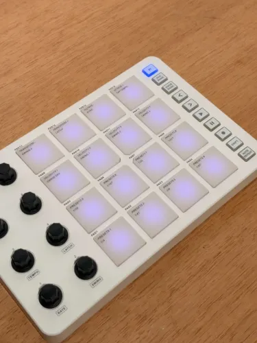 Teclado MIDI Sem Fio M-Vave SMC-PAD 16 Pads Branco Conexão BT Integrada