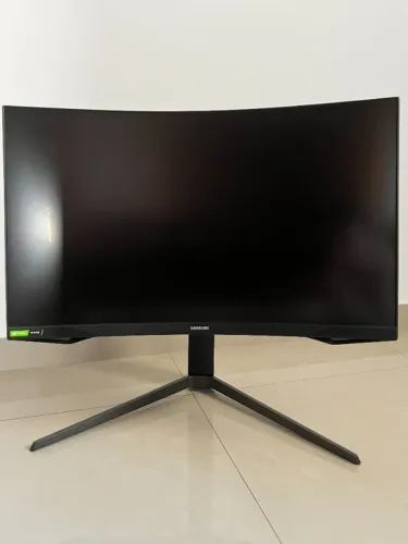 Monitor Gamer Samsung Odyssey G7 27 LED Curvo 2K QHD, Wide, 240 Hz, 1ms ( Com Defeito)