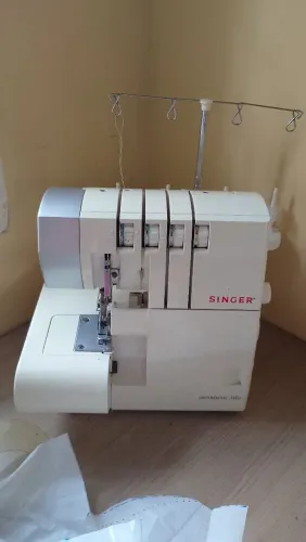 Máquina de costura Singer Ultralock 