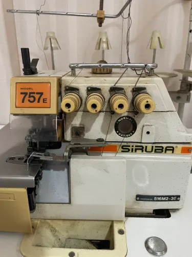 Máquina de costura industrial Interloque Siruba 757e
