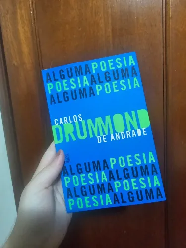 Livro "Alguma Poesia" de Carlos Drummond de Andrade