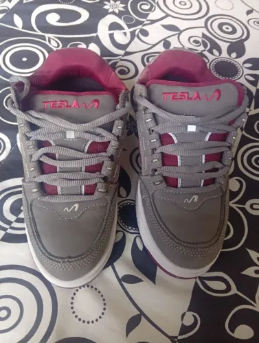 Vende-se tenis tesla