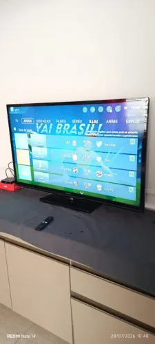 TV 46" com ROKU