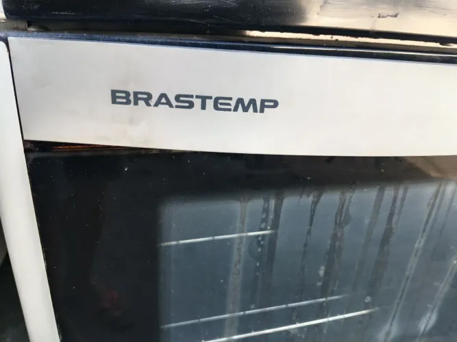 Fogão Brastemp.