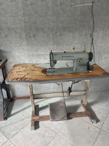 Máquina de Costura Reta Industrial Lanmax com Motor (Funcionando)