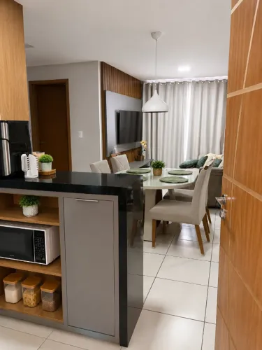 Apartamento com um quarto de casal, segundo quarto fechado. Mas disponibilizo colchão e ?