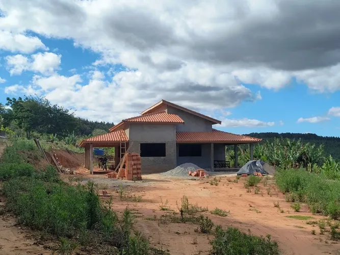 Sítio com cachoeira