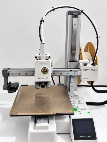 Bambu Lab A1 Mini 3D Original - Menos de 90h de Uso + Caixa e filamento