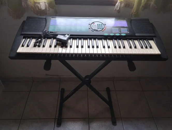 Teclado Yamaha básico