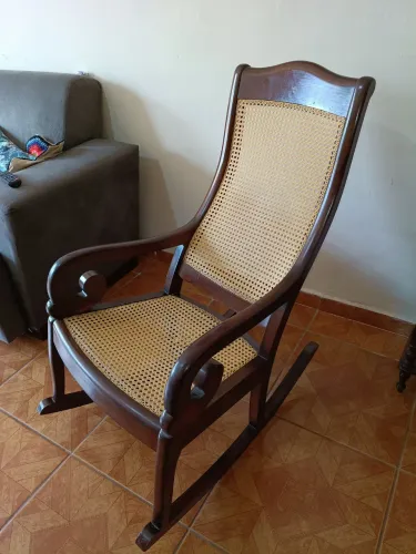 Cadeira de balanço antiga