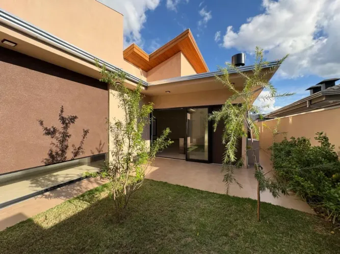 Casa à venda no condomínio Residencial Spazio Verde Comendador em Bauru-SP.