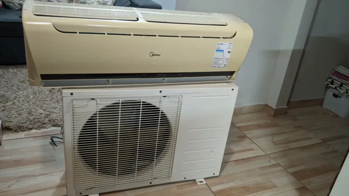 Ar condicionado Midea 18.000 quente e frio. Todo higienizado 