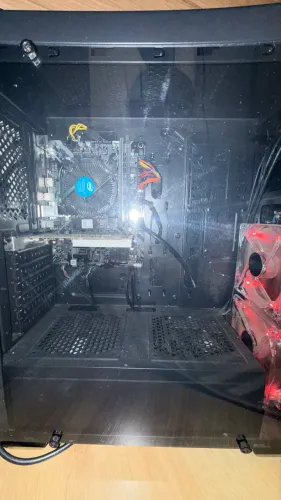 Intel Core i3 8100, Nvidia GeForce GT 1030 SDDR4, 8GB Ram DDR4, 1TB armazenamento 