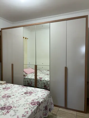 Guarda-Roupa Casal 6 Portas com Espelhos - Excelente Estado