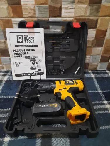 Parafusadeira Furadeira com Bateria. Bivolt.