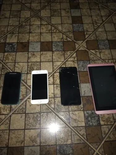 Lote de celulares  "leia a descrição "