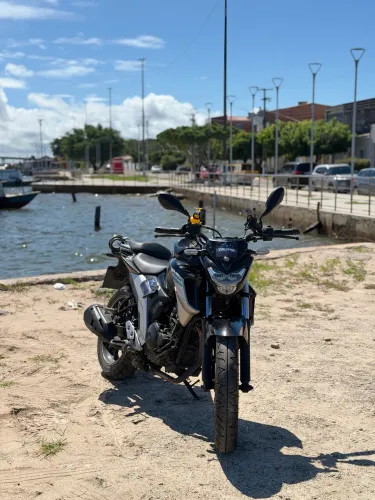 Fz25 bem conservada