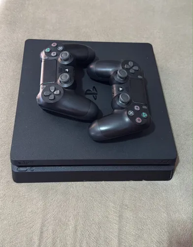 Ps4 slim 1tb 2 controle
