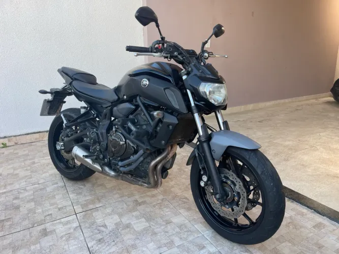 Yamaha MT-07 2020 - Naked potente, conservada e pronta pra rodar!
